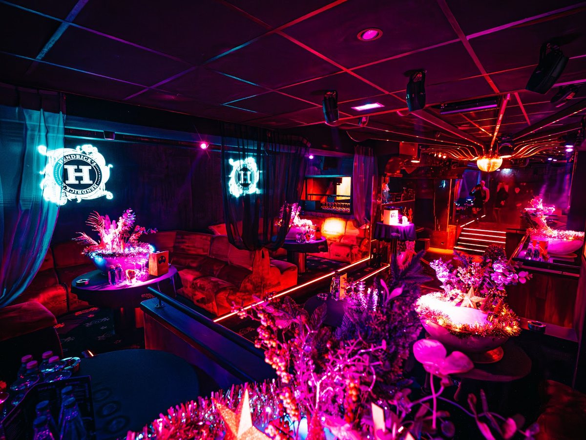Les Caves de Courchevel, Venue, Courchevel