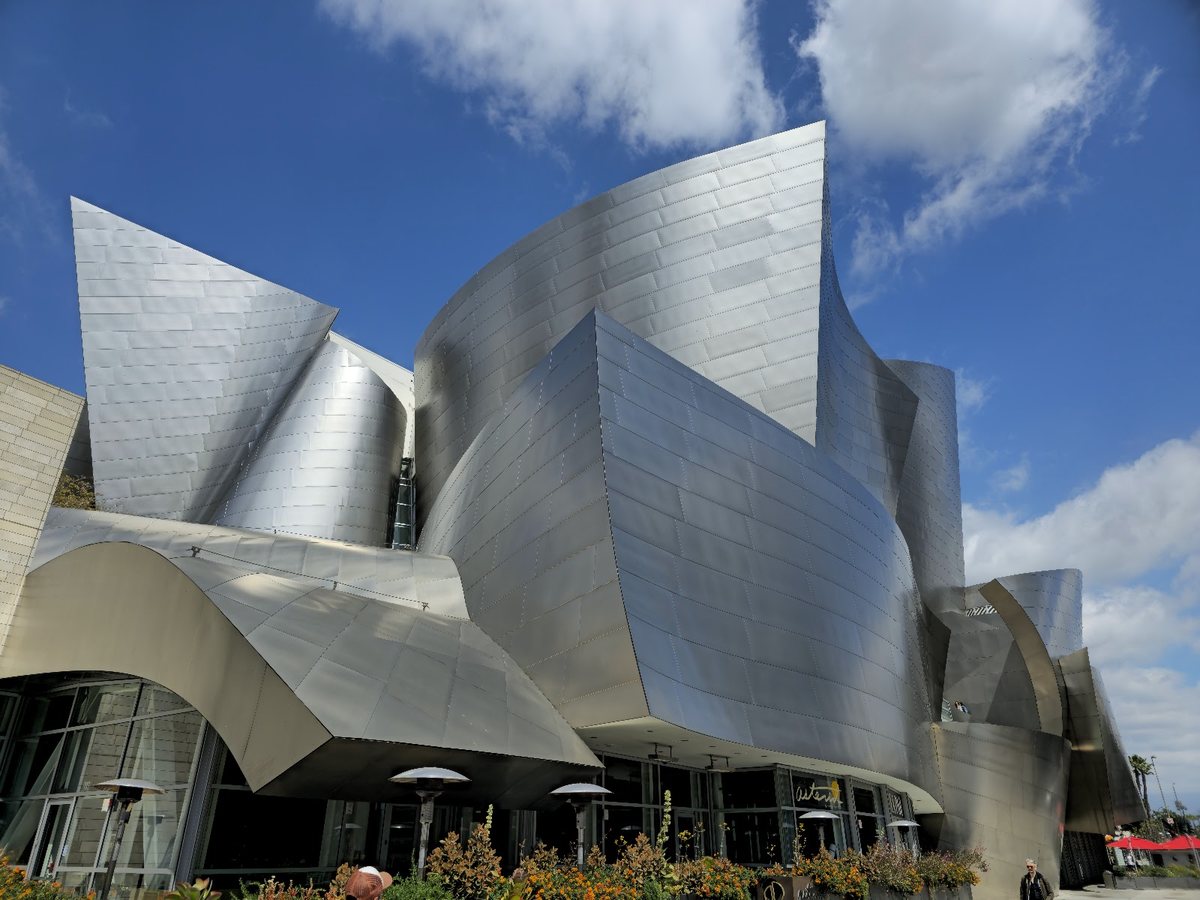 Walt Disney Concert Hall, Площадка, Лос-Анджелес