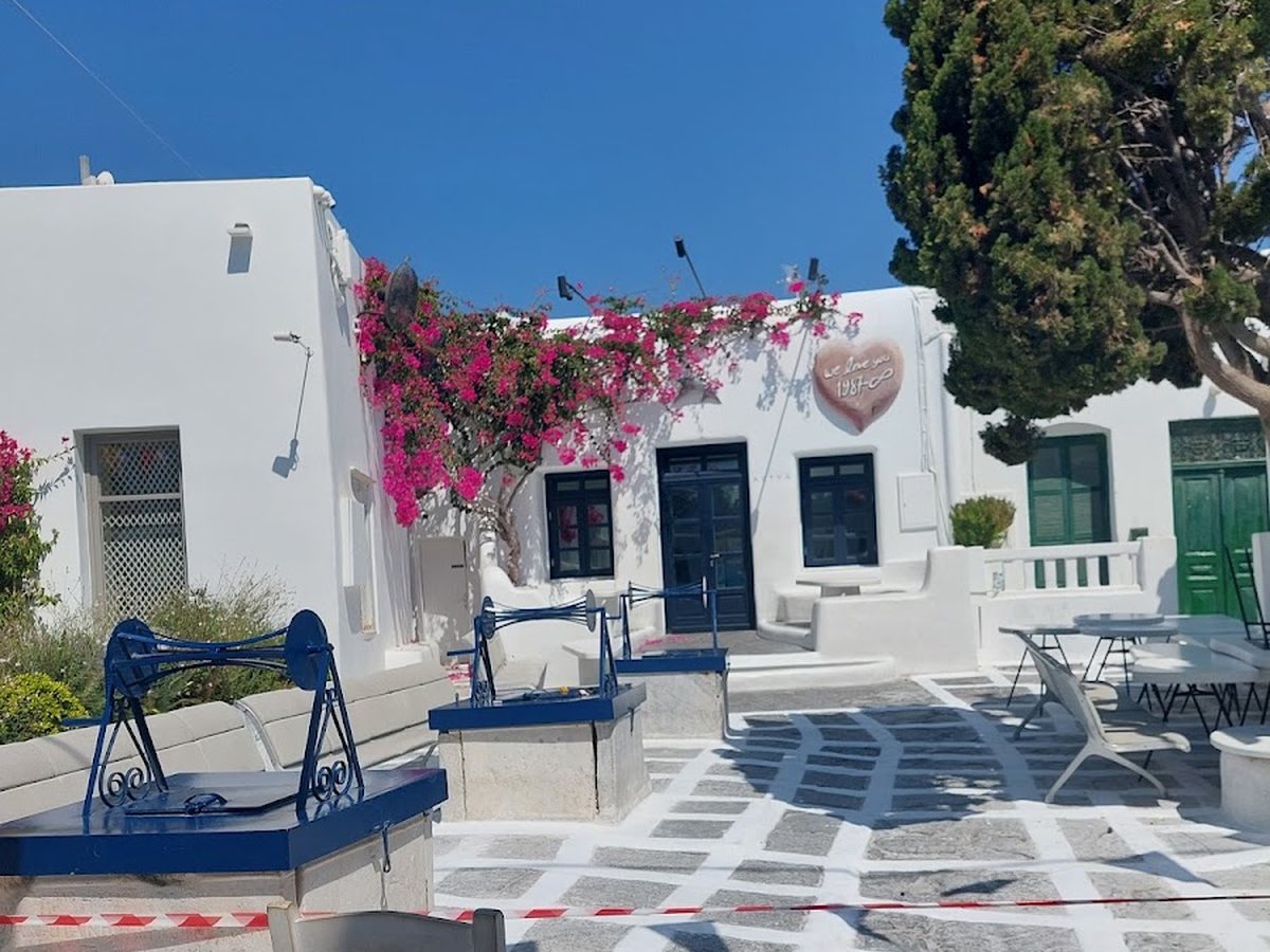 Astra, Place, Mykonos