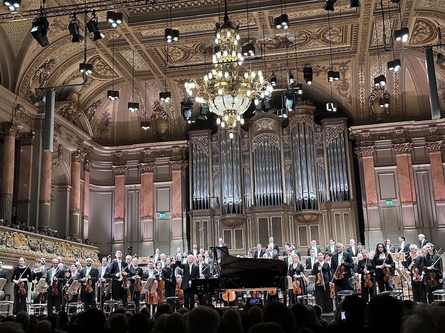 Tonhalle Zürich, Площадка, Цюрих
